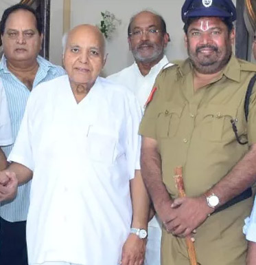 r narayana murthi,head constable venkatramaiah movie,ramoji rao,mayuri distibuters,100 theaters  పీపుల్స్‌ స్టార్‌కి కూడా పెద్ద అండ దొరికింది..! 